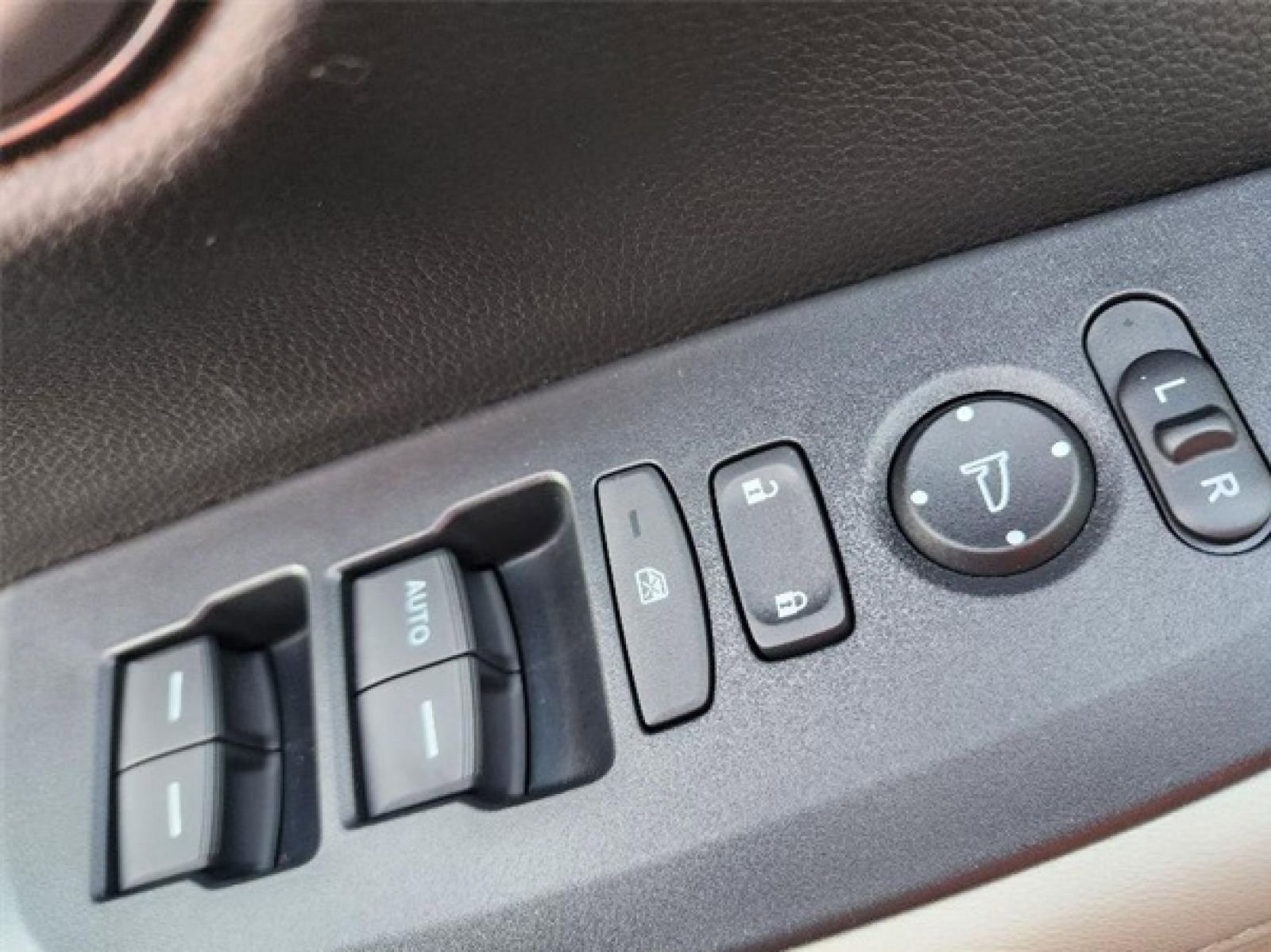 Used 2025 Honda HR-V LX image 14