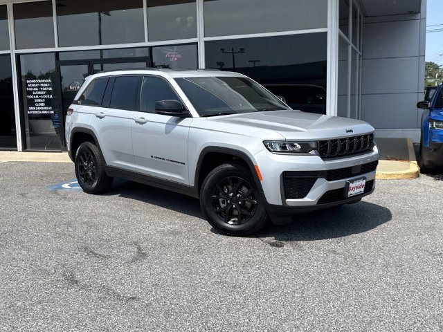 New 2026 Jeep Grand Cherokee Altitude AWD/4WD image 2