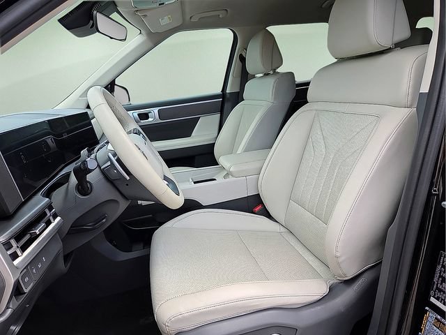 Used 2025 Hyundai Santa Fe SEL FWD image 16