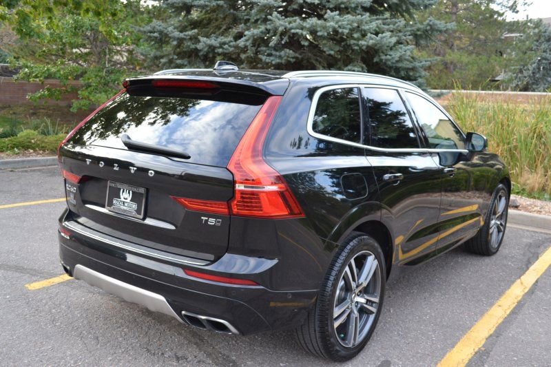 Used 2018 Volvo XC60 T5 Momentum w/ Vision Package image 15