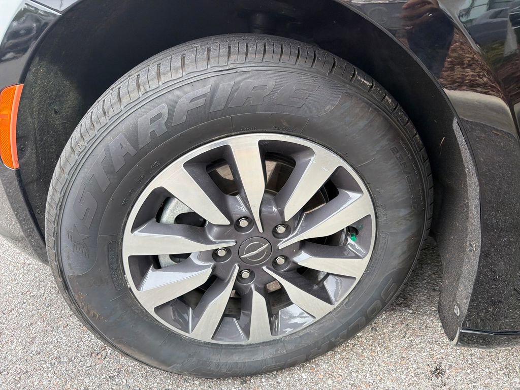 Used 2024 Chrysler Pacifica Select image 70