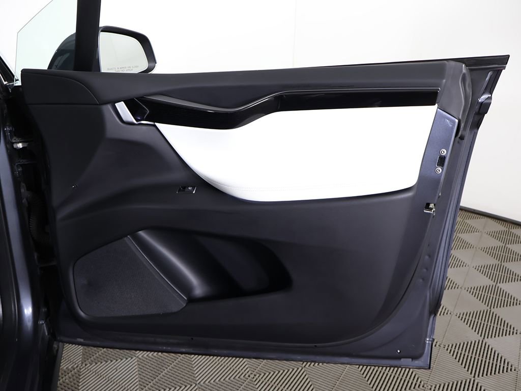 Used 2020 Tesla Model X Long Range image 22