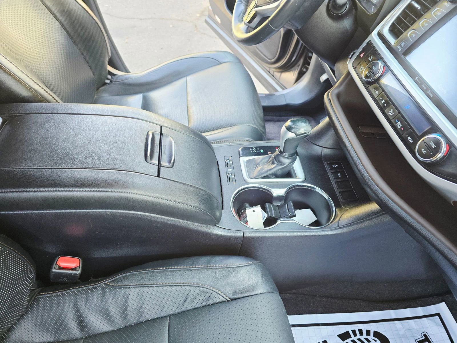 Used 2016 Toyota Highlander Limited image 30