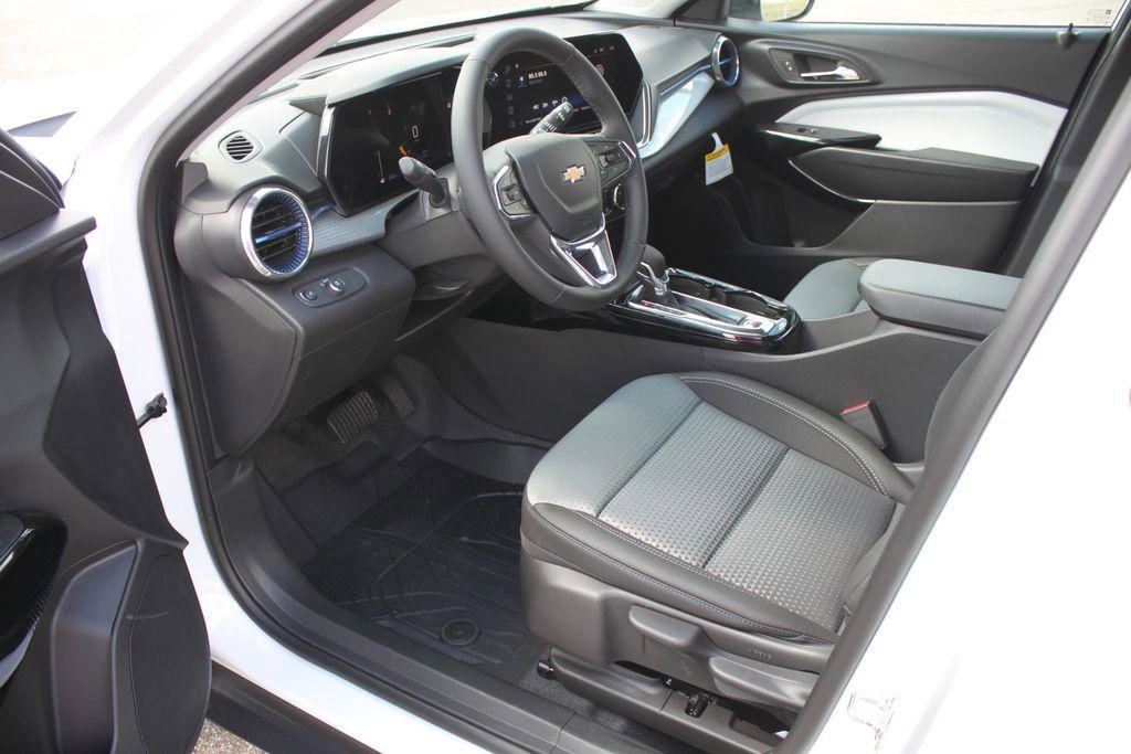 New 2026 Chevrolet Trax LT w/ Driver Confidence Package image 11
