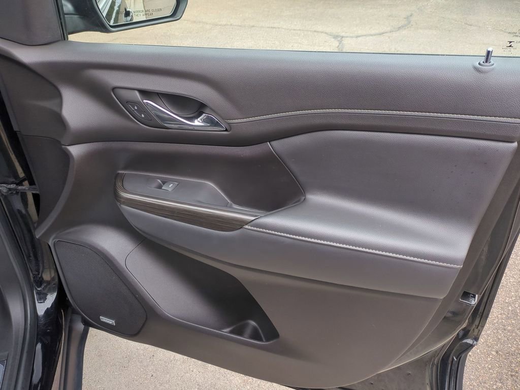 Used 2023 GMC Acadia SLT image 32