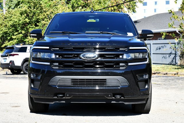 Used 2023 Ford Expedition Limited AWD/4WD image 2