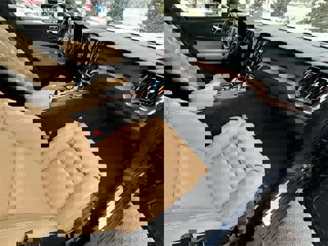 Used 2023 Volvo XC60 T8 Ultimate w/ Climate Package image 23