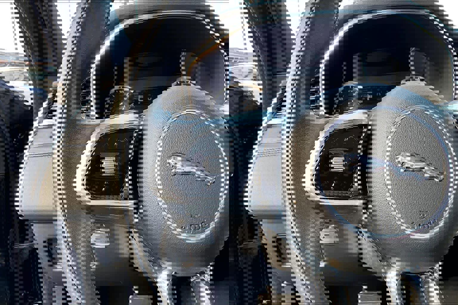 Used 2022 Jaguar XF SE image 20