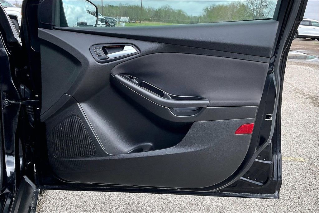 Used 2016 Ford Focus SE w/ Equipment Group 201A image 28