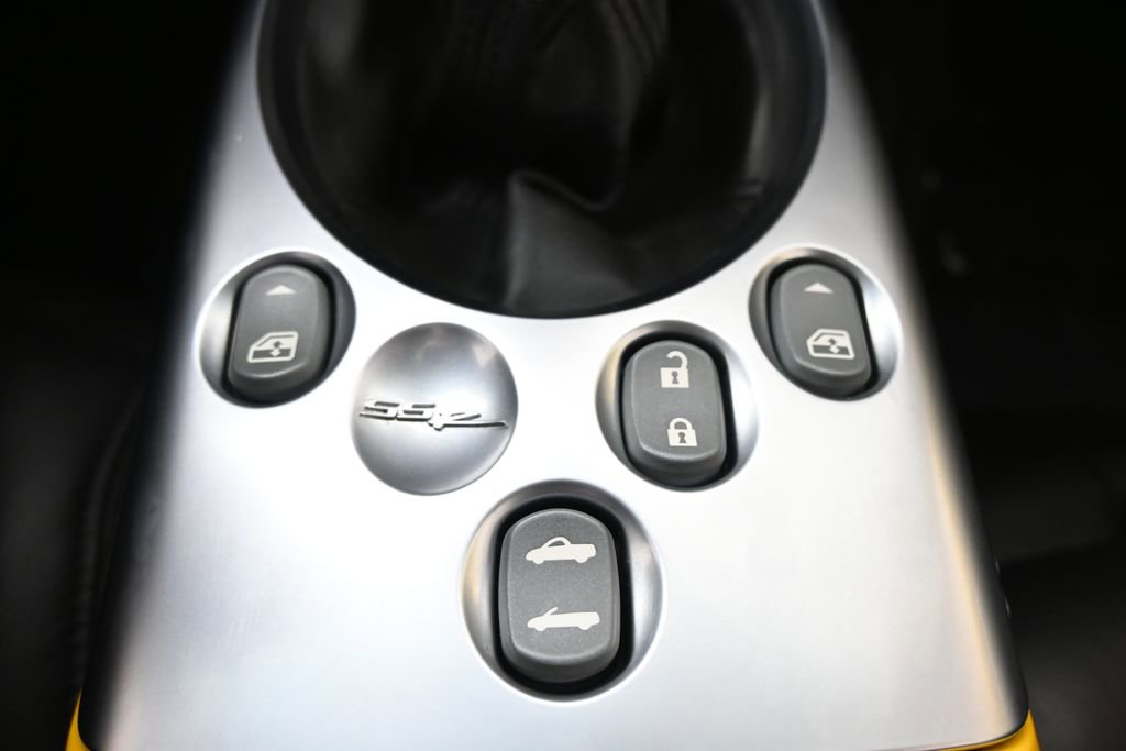 Used 2005 Chevrolet SSR w/ Preferred Equipment Group RWD image 27