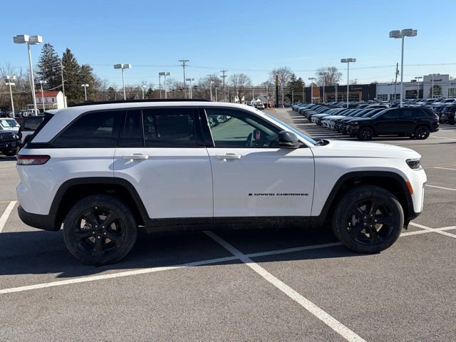 New 2026 Jeep Grand Cherokee Limited w/ Limited Altitude Package AWD/4WD image 9
