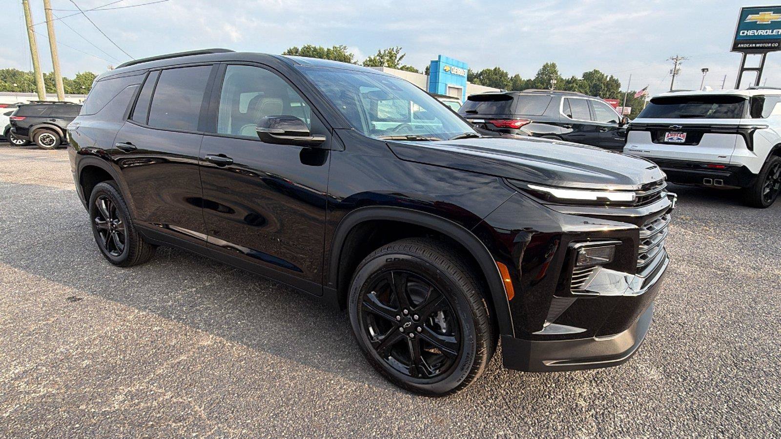New 2027 Chevrolet Traverse LT w/ Midnight/Sport Edition FWD image 6