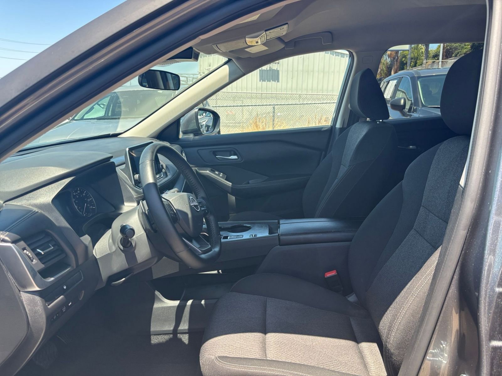 Used 2025 Nissan Rogue SV FWD image 29