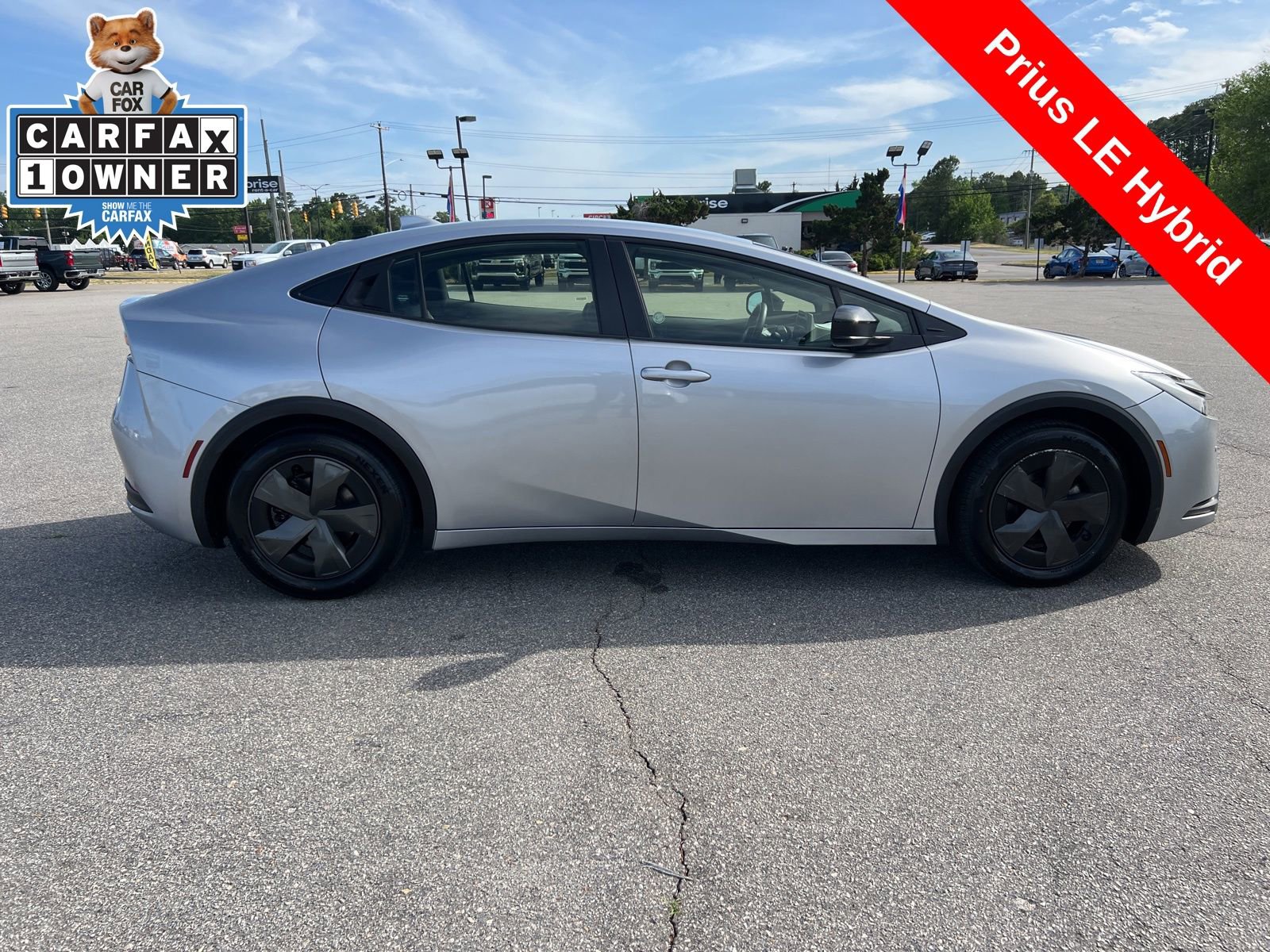 Used 2024 Toyota Prius LE FWD image 6