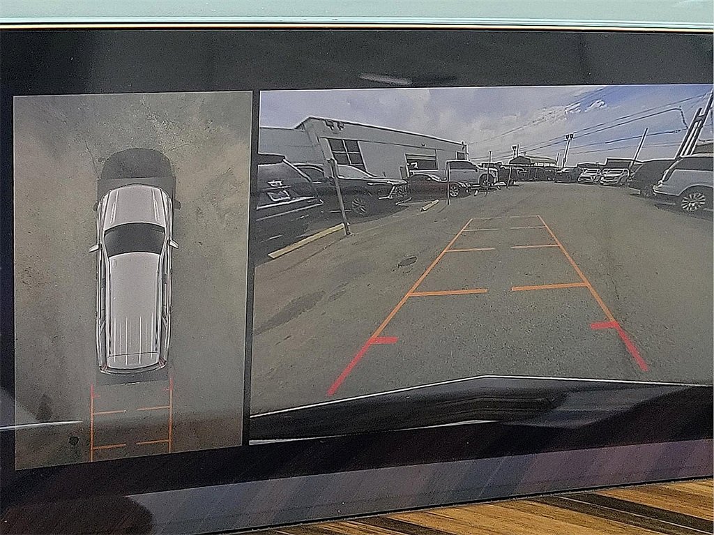 New 2026 Cadillac Escalade Platinum Sport w/ LPO, Floor Liner Package image 18