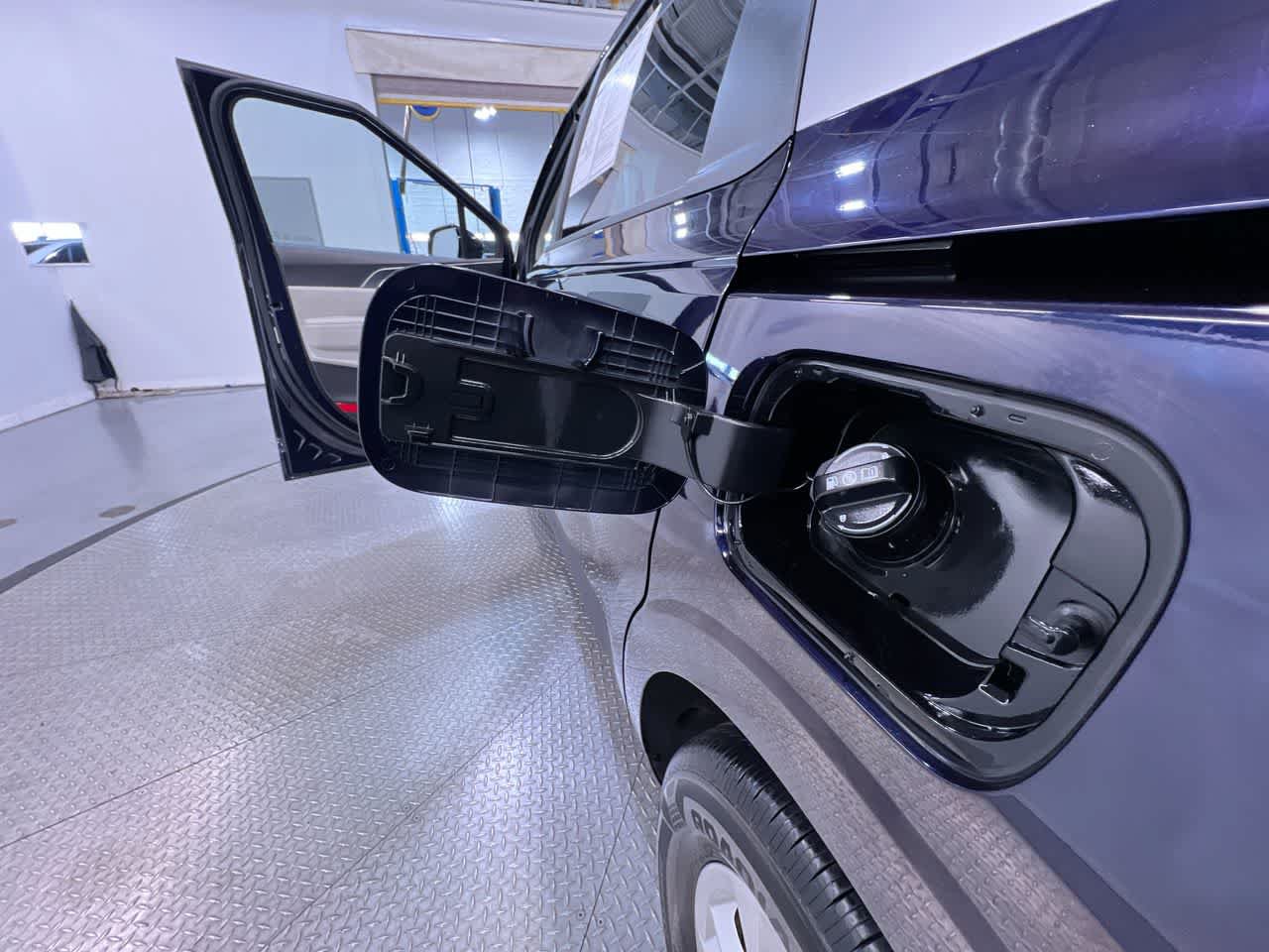 Used 2024 Kia Carnival LX FWD image 44