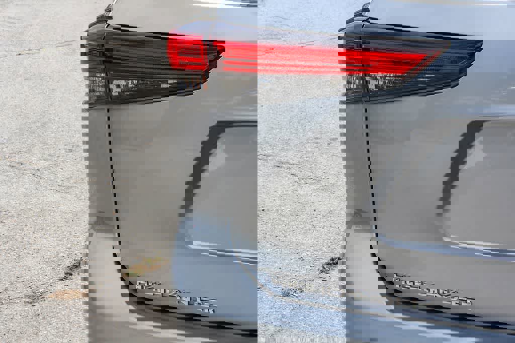 Used 2021 Toyota Highlander XLE image 11