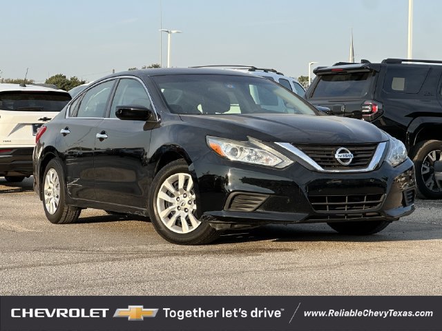 Used 2017 Nissan Altima 2.5 S w/ Power Driver Seat Package FWD image 2