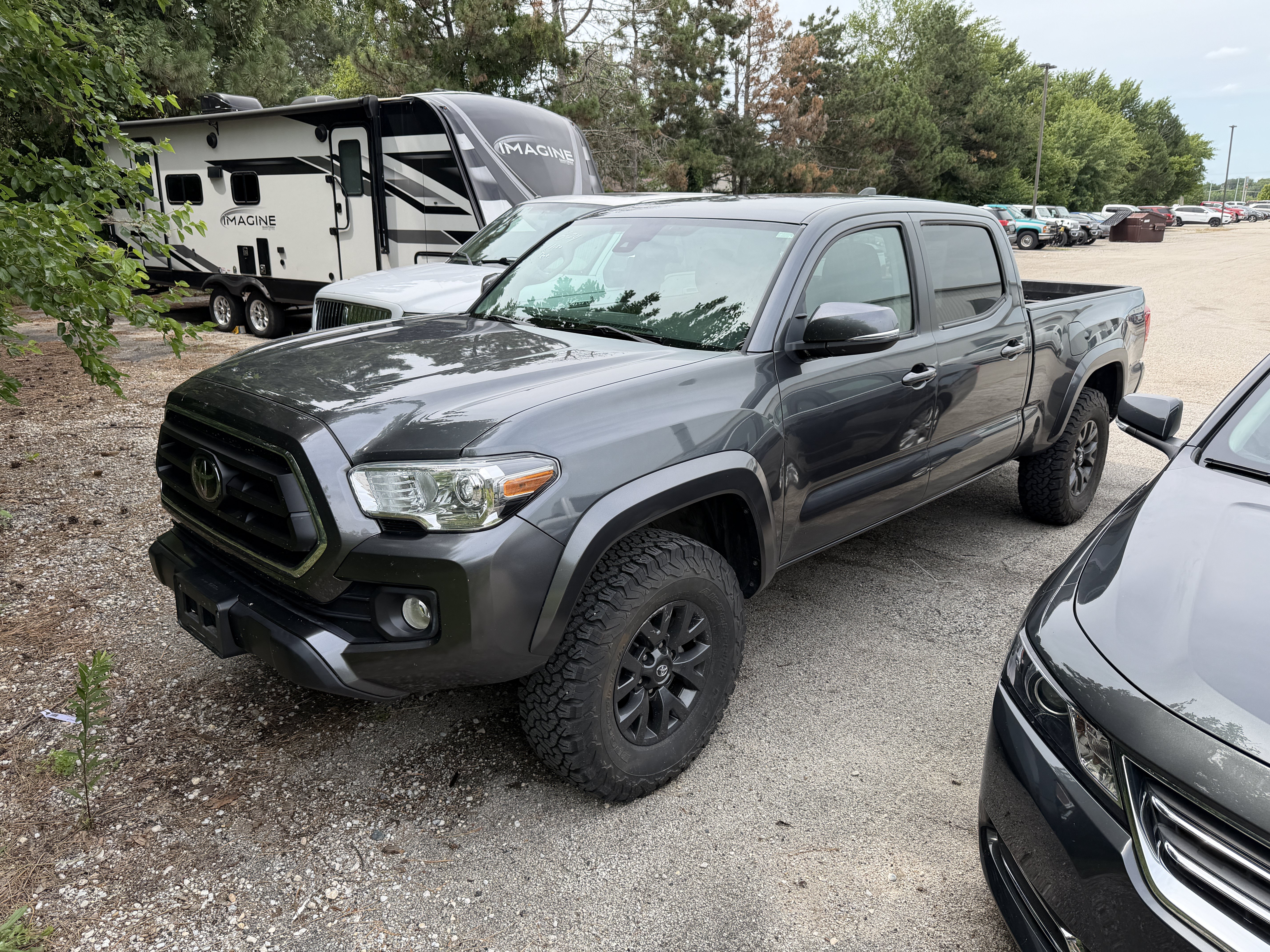 Used 2023 Toyota Tacoma SR5 w/ Technology Package AWD/4WD image 3
