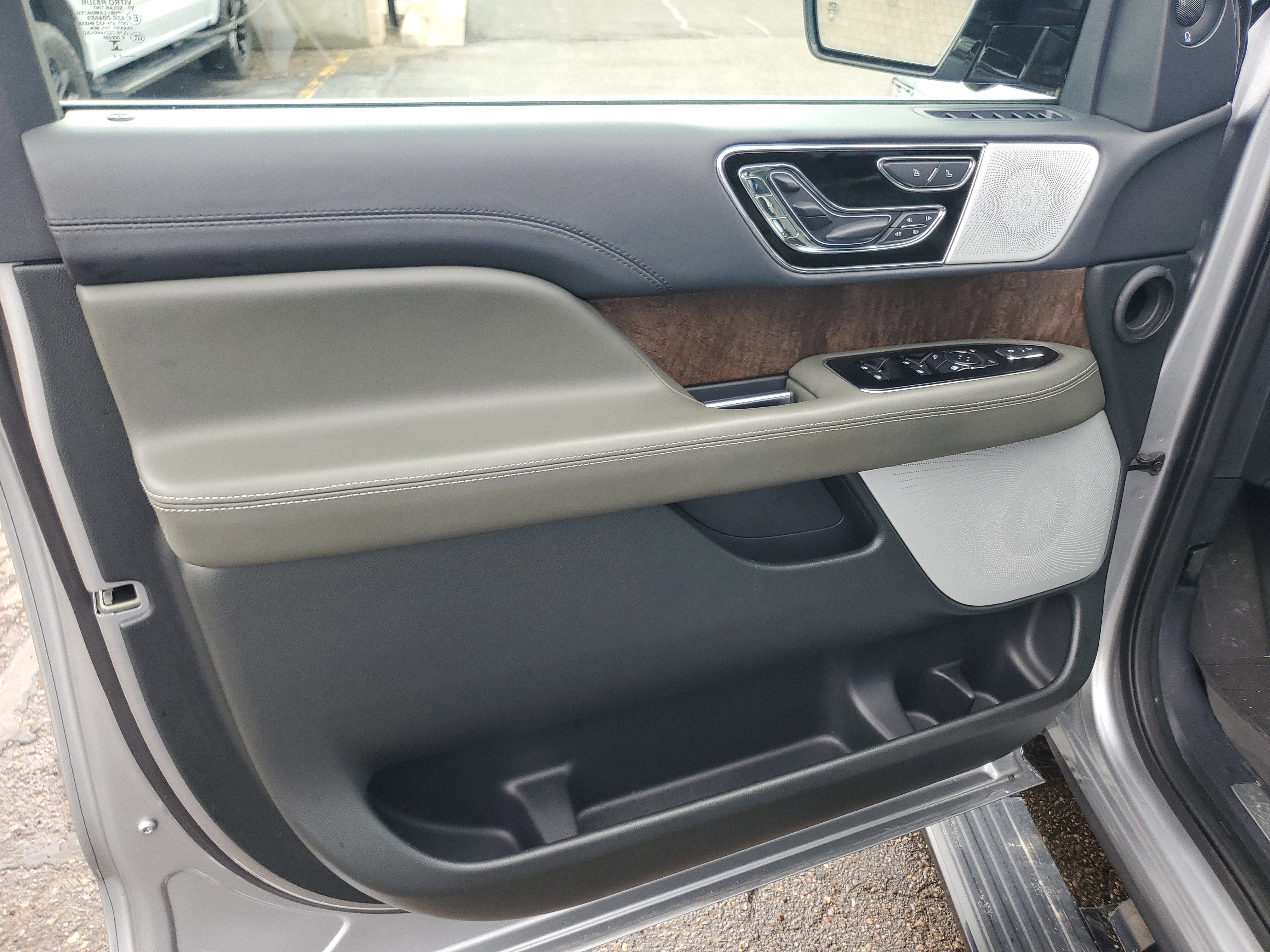 Certified 2024 Lincoln Navigator Black Label AWD/4WD image 9