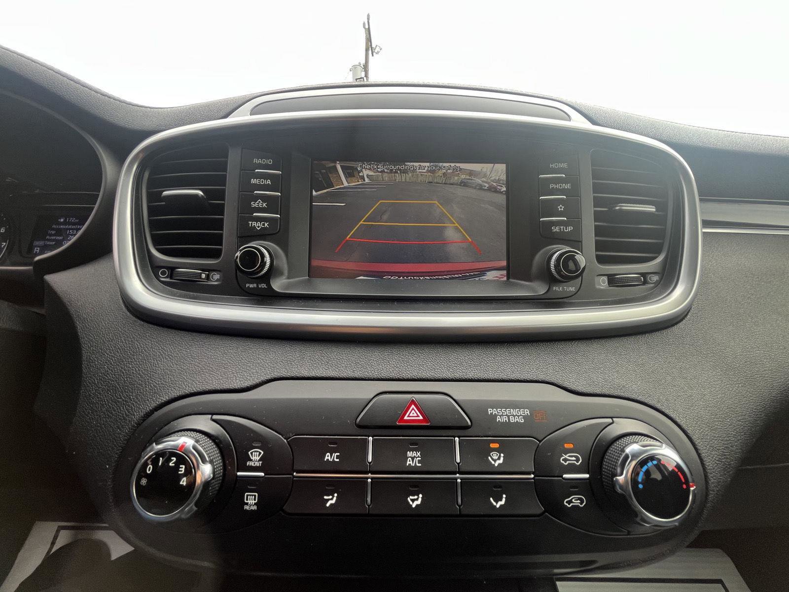 Used 2020 Kia Sorento LX image 8