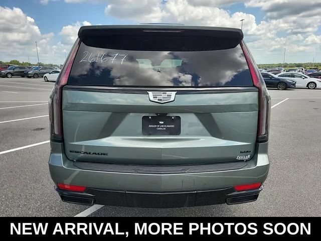 Used 2024 Cadillac Escalade ESV Sport w/ LPO, ONYX Package AWD/4WD image 3