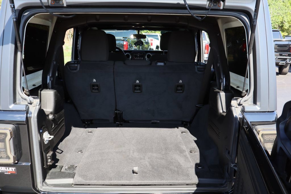 Used 2020 Jeep Wrangler Unlimited Sahara AWD/4WD image 27