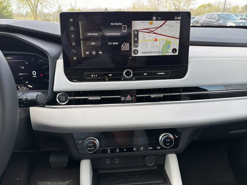 Used 2025 Mitsubishi Outlander SE image 12