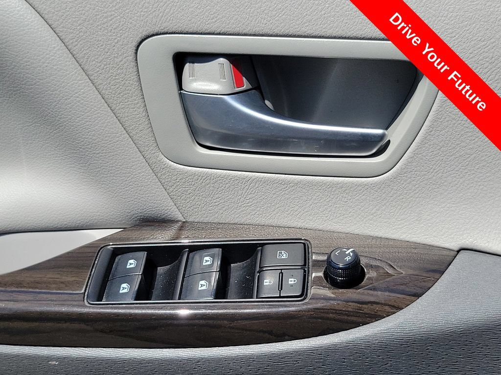 Used 2017 Toyota Sienna XLE w/ XLE Navigation Package FWD image 20