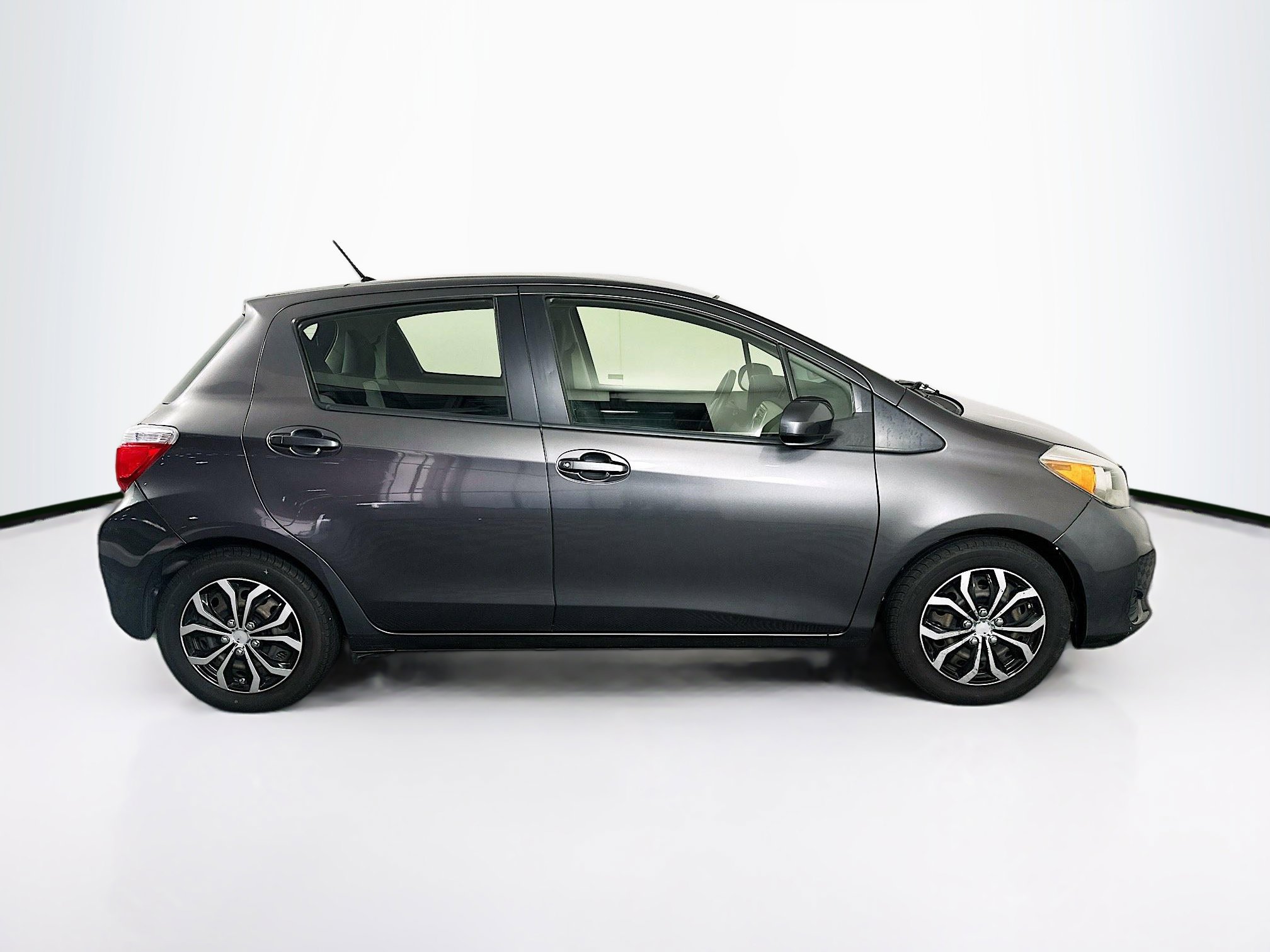 Used 2013 Toyota Yaris LE image 10