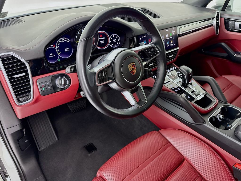 Certified 2023 Porsche Cayenne Platinum Edition w/ Premium Package Plus (PIA) image 4