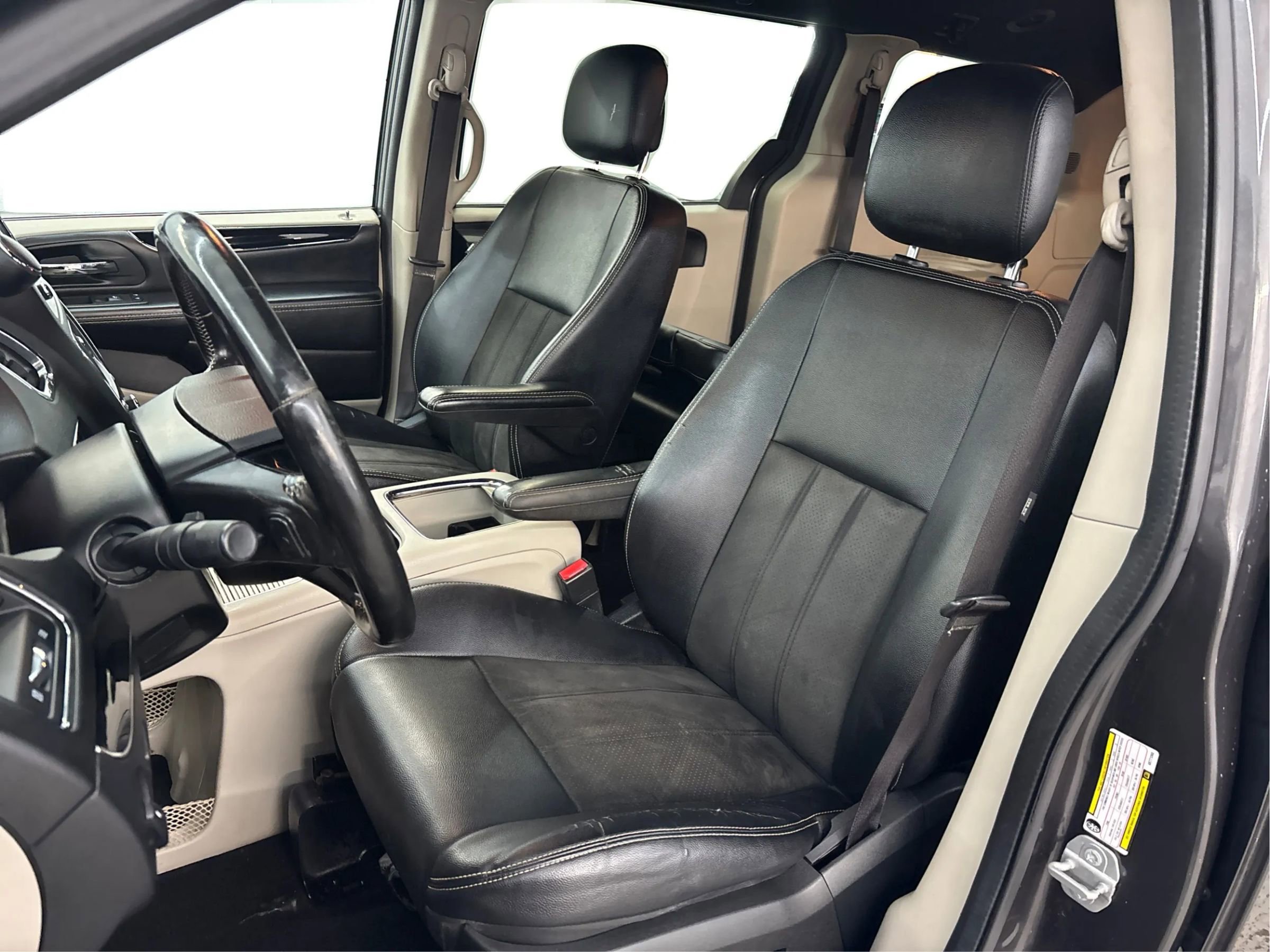 Used 2019 Dodge Grand Caravan SXT FWD image 13
