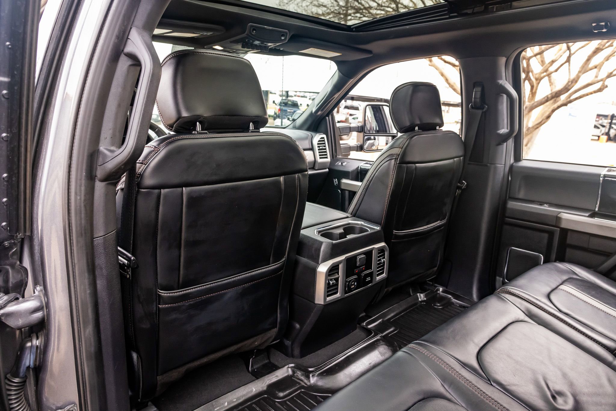 Used 2021 Ford F250 Platinum w/ FX4 Off-Road Package AWD/4WD image 31