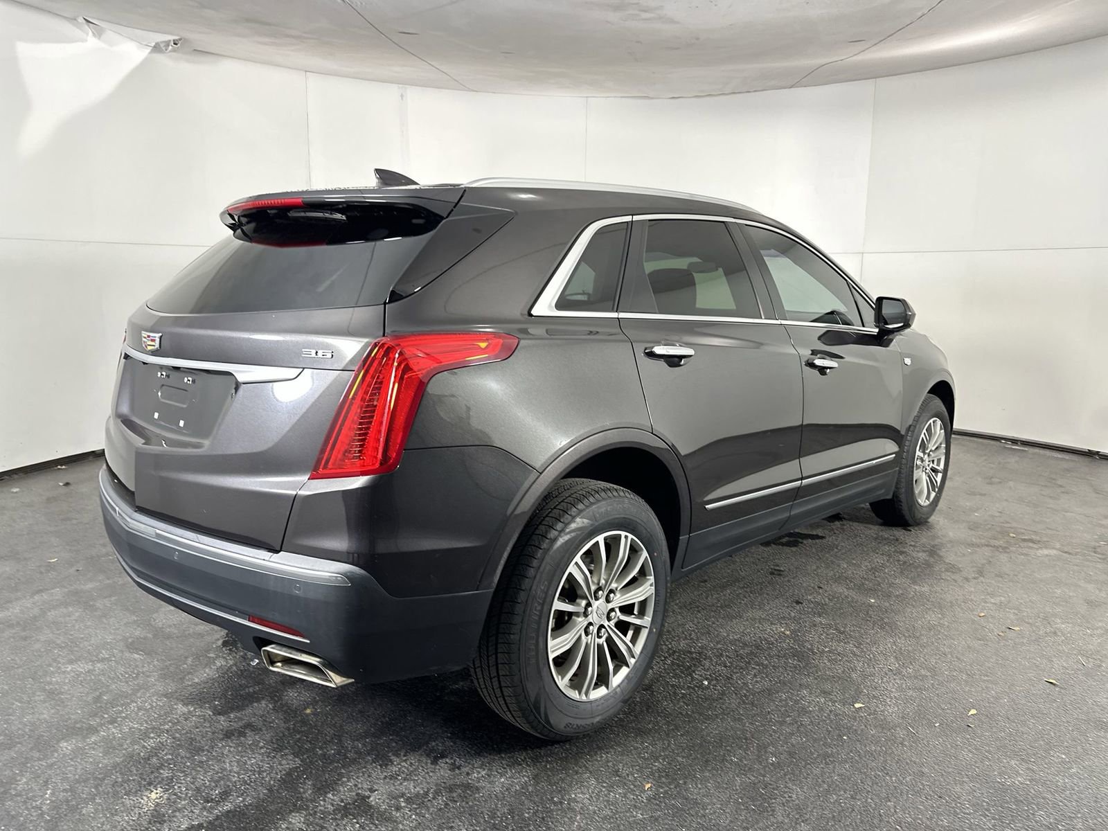 Used 2018 Cadillac XT5 Luxury w/ Driver Awareness Package image 8