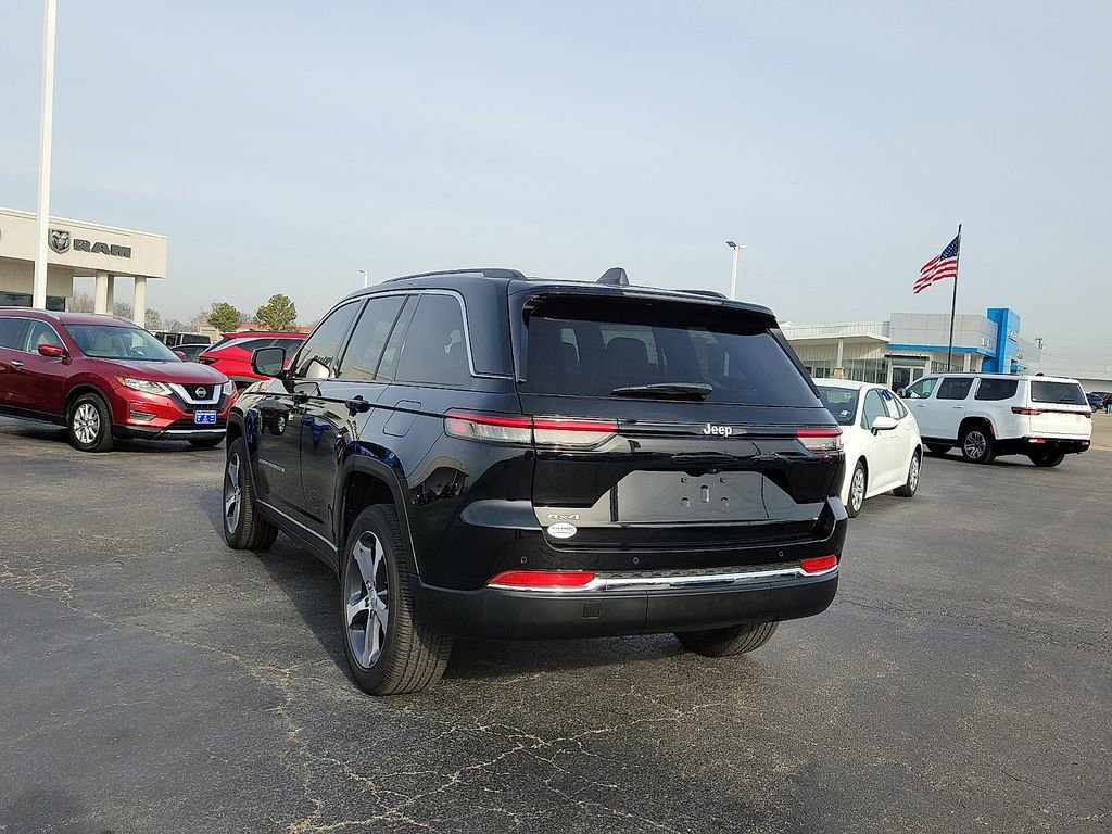 Used 2023 Jeep Grand Cherokee Limited AWD/4WD image 4