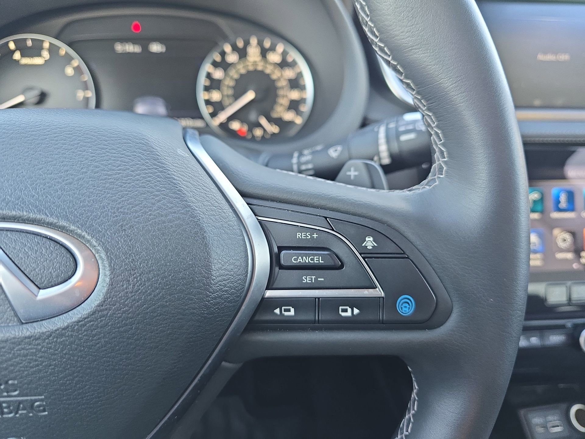 Used 2025 INFINITI QX50 Luxe image 18