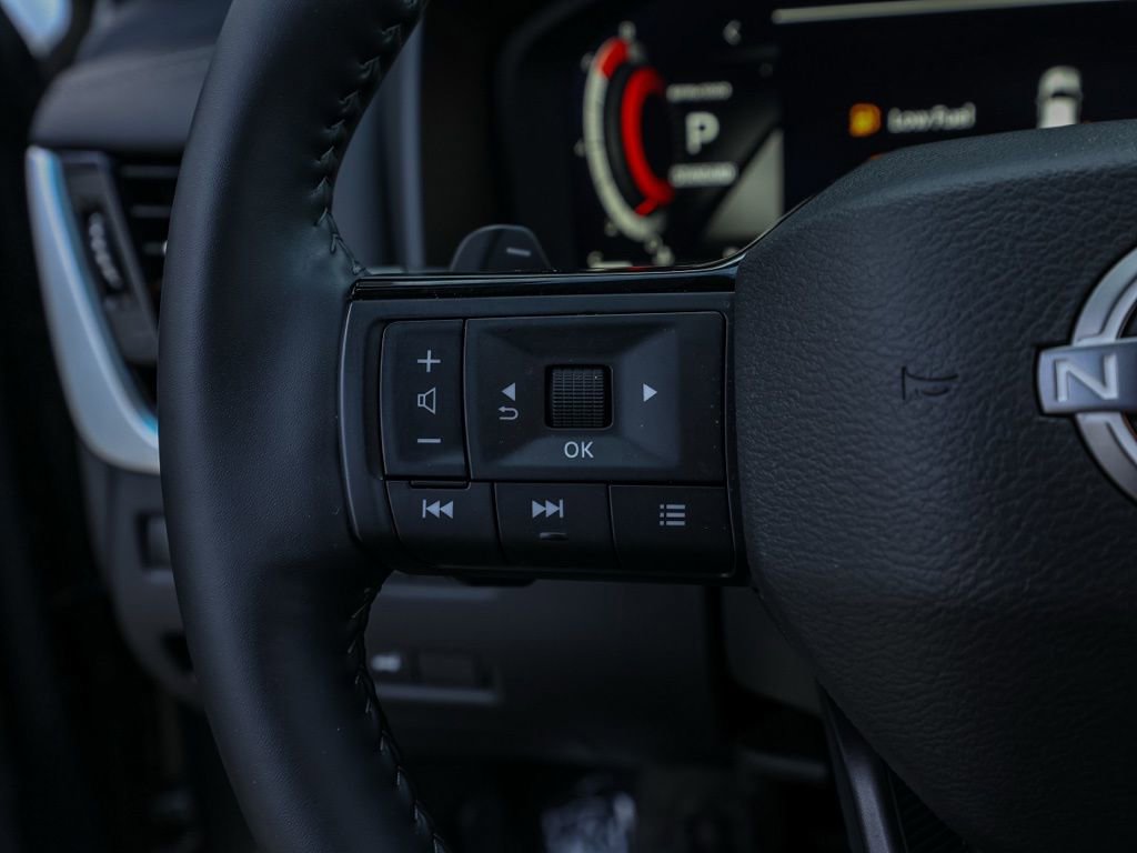 Used 2025 Nissan Rogue SL image 26