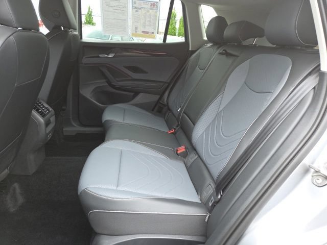 Used 2025 Volkswagen Tiguan SE AWD/4WD image 12
