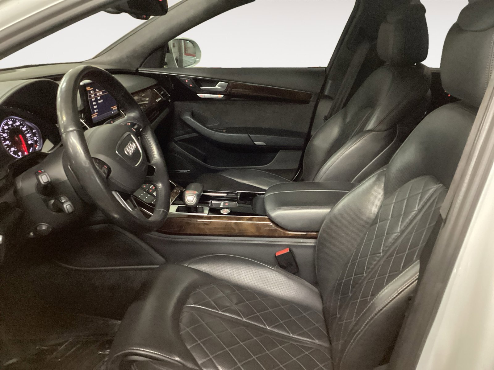 Used 2016 Audi A8 L 4.0T image 9