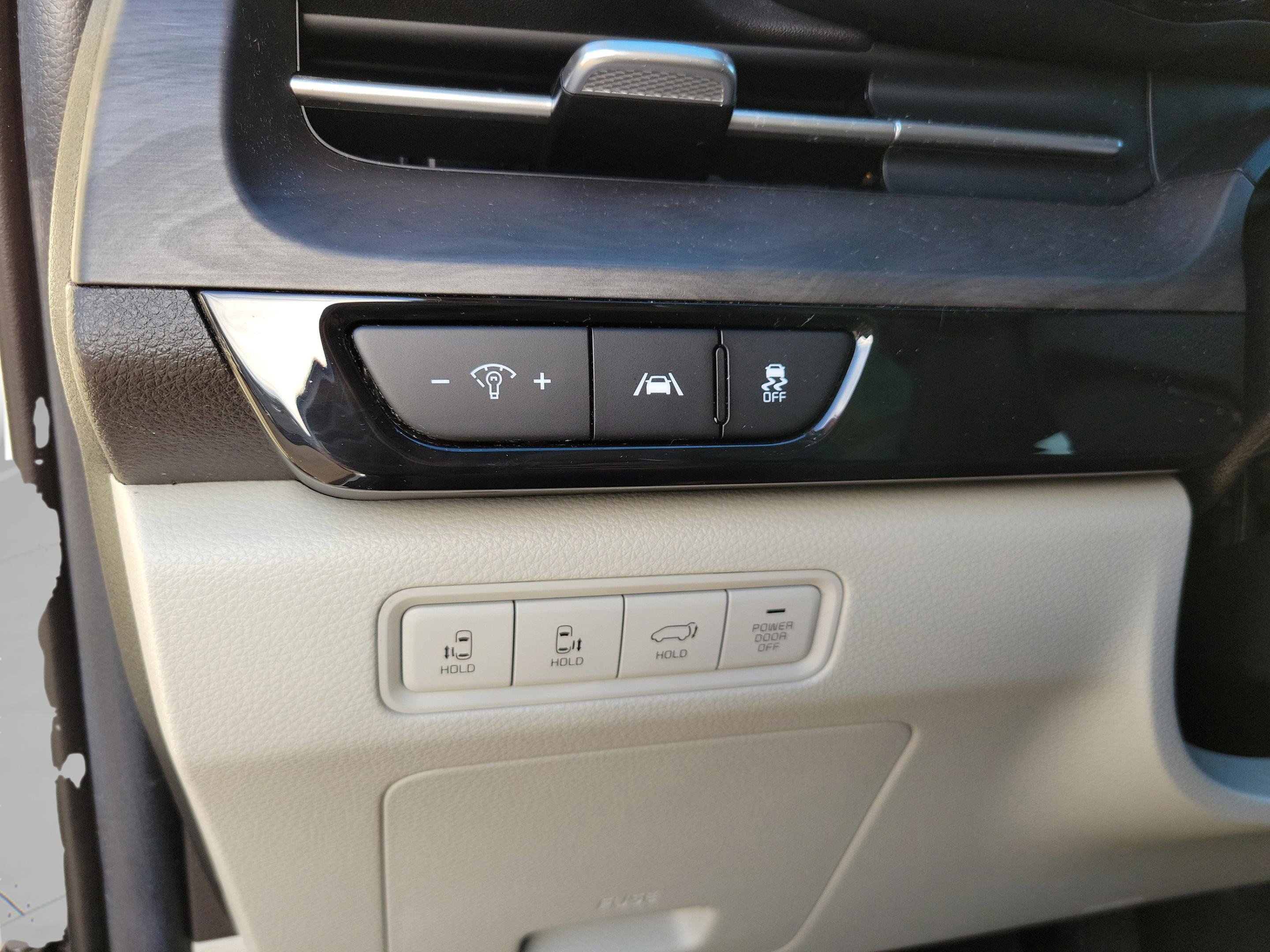 Used 2024 Kia Carnival EX image 39