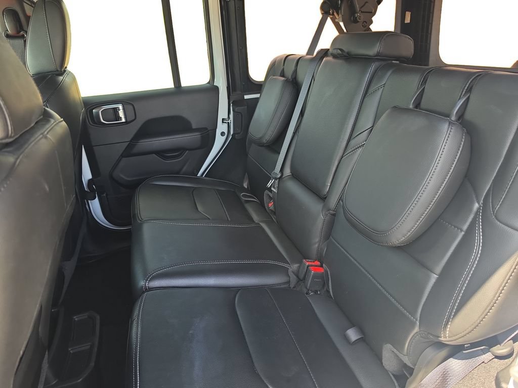 Used 2022 Jeep Wrangler Unlimited Sahara AWD/4WD image 13