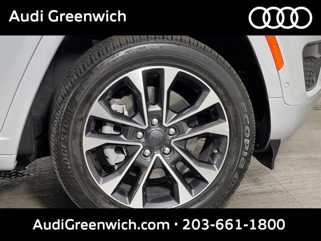 Used 2024 Jeep Grand Cherokee Overland w/ Trailer Tow Package AWD/4WD image 9