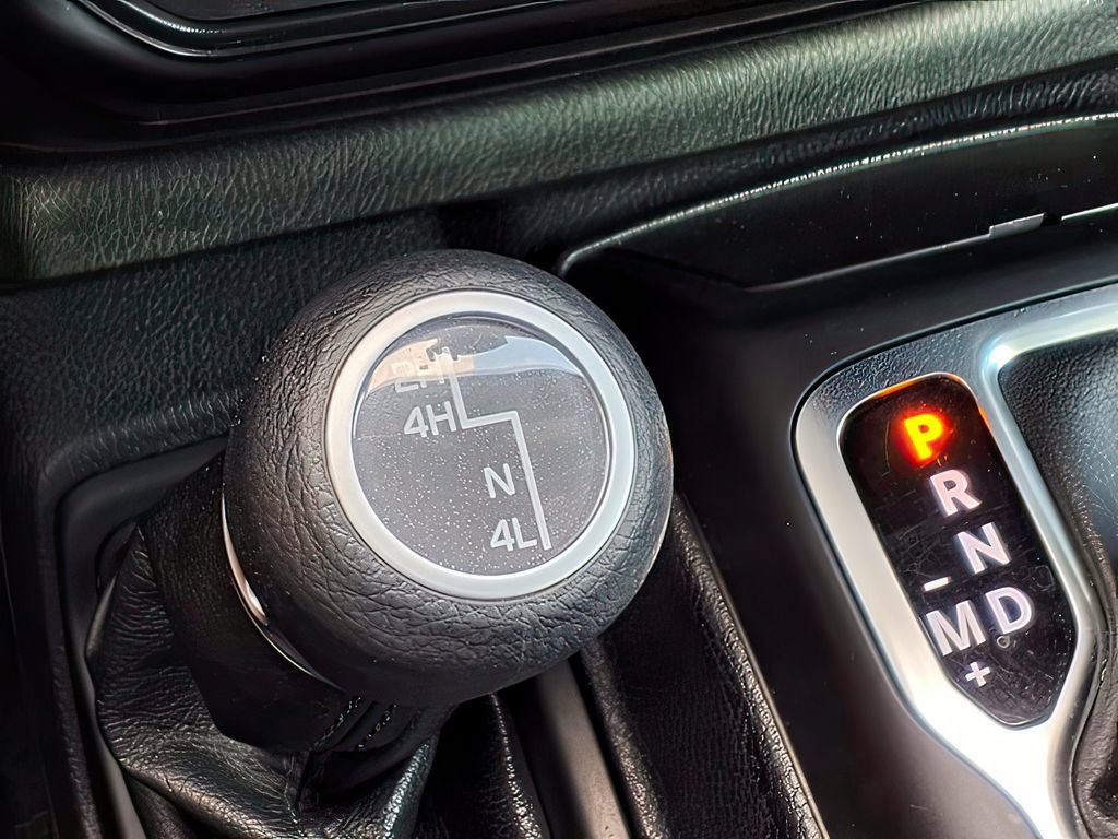 Used 2020 Jeep Wrangler Sport AWD/4WD image 13