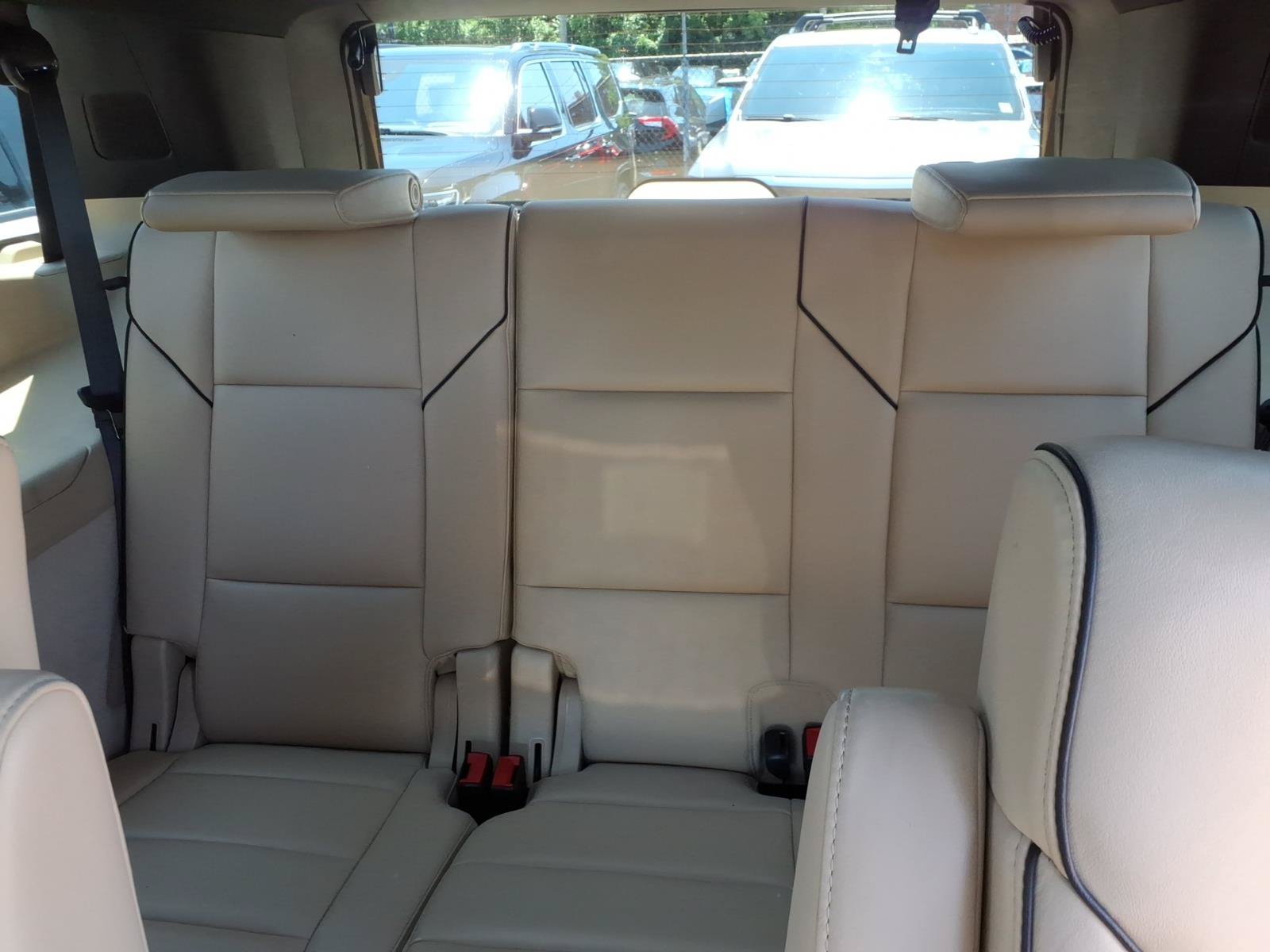 Used 2021 Cadillac Escalade Premium Luxury AWD/4WD image 17