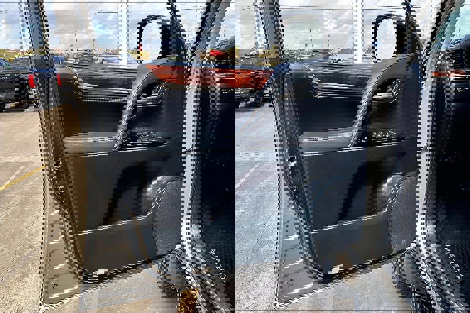 Used 2019 Lexus LX 570 4WD w/ Luxury Package image 21