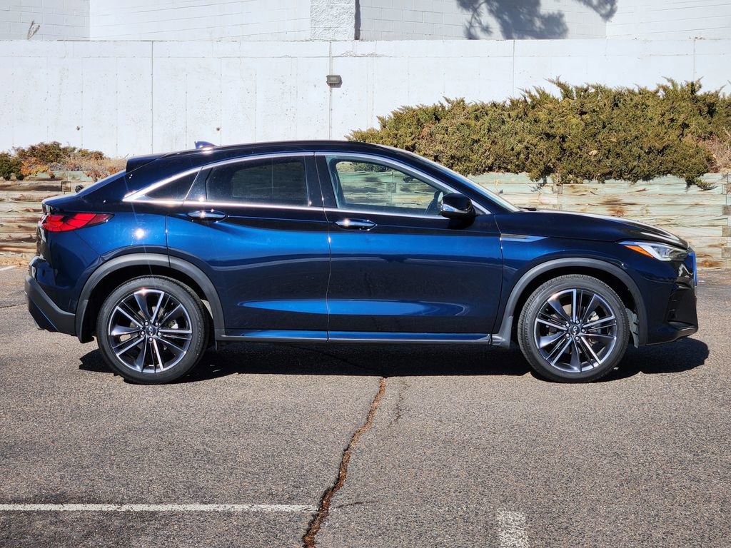 Used 2023 INFINITI QX55 Essential image 2