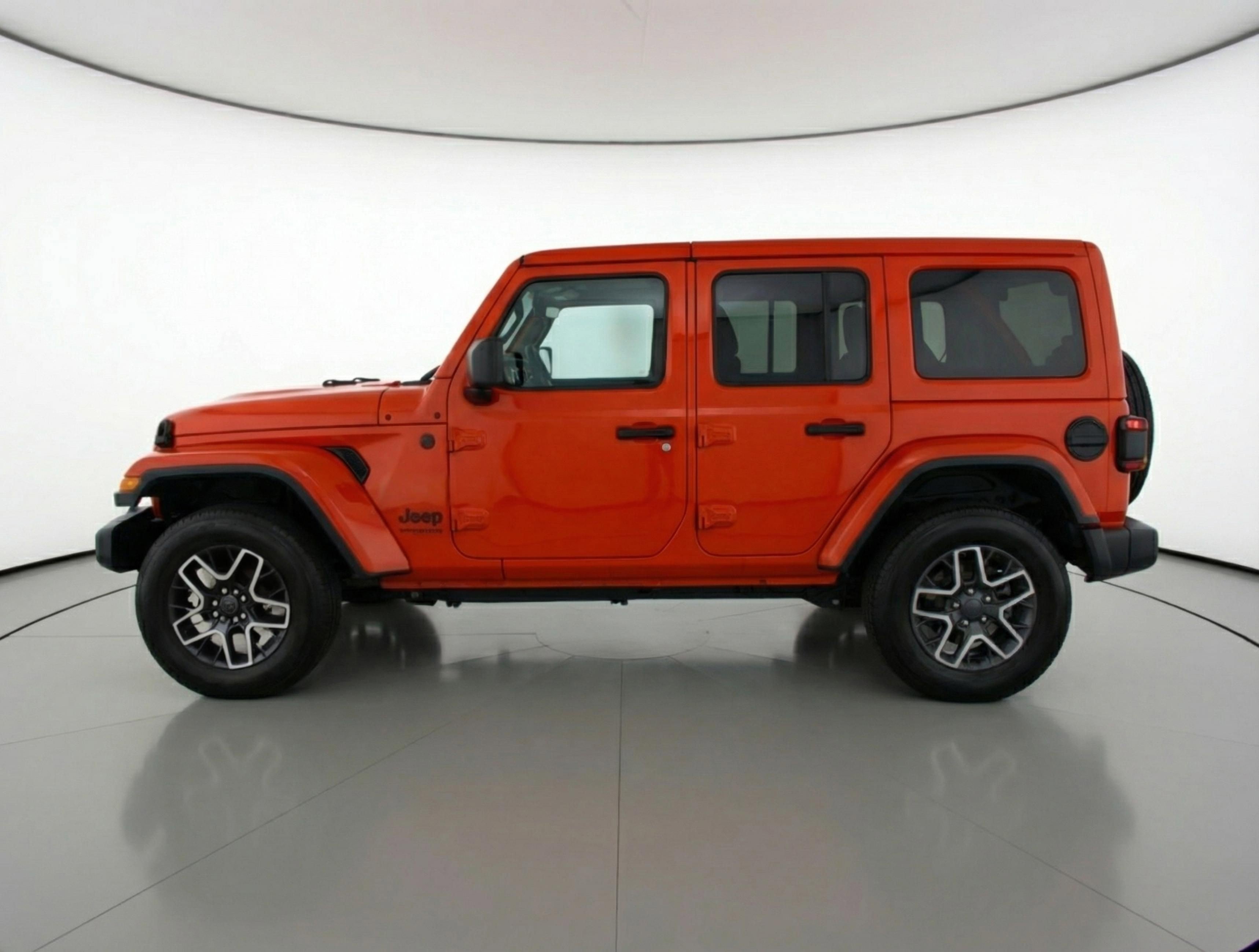 Used 2025 Jeep Wrangler Sahara image 5