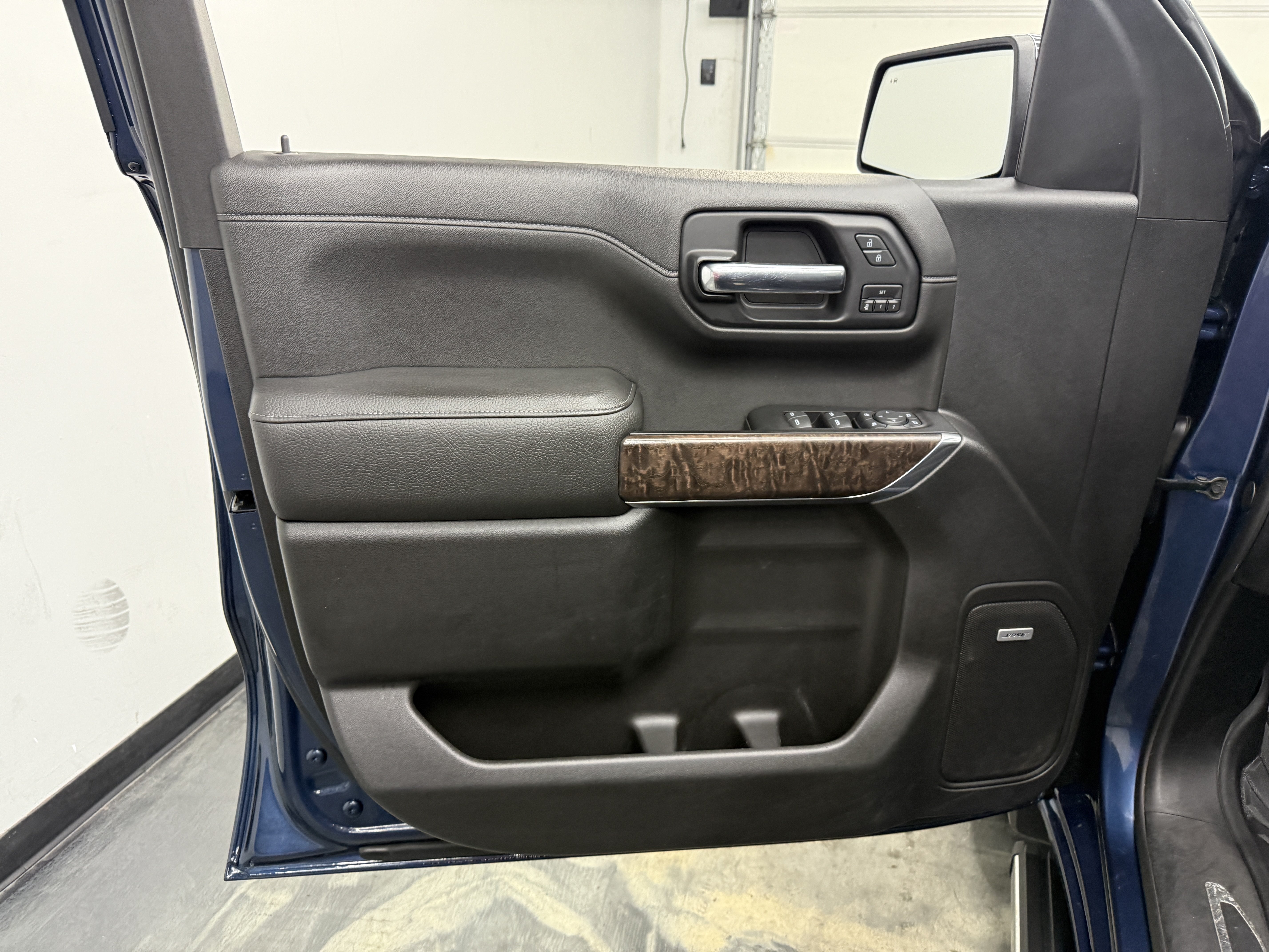 Used 2019 GMC Sierra 1500 Denali w/ Denali Ultimate Package AWD/4WD image 9