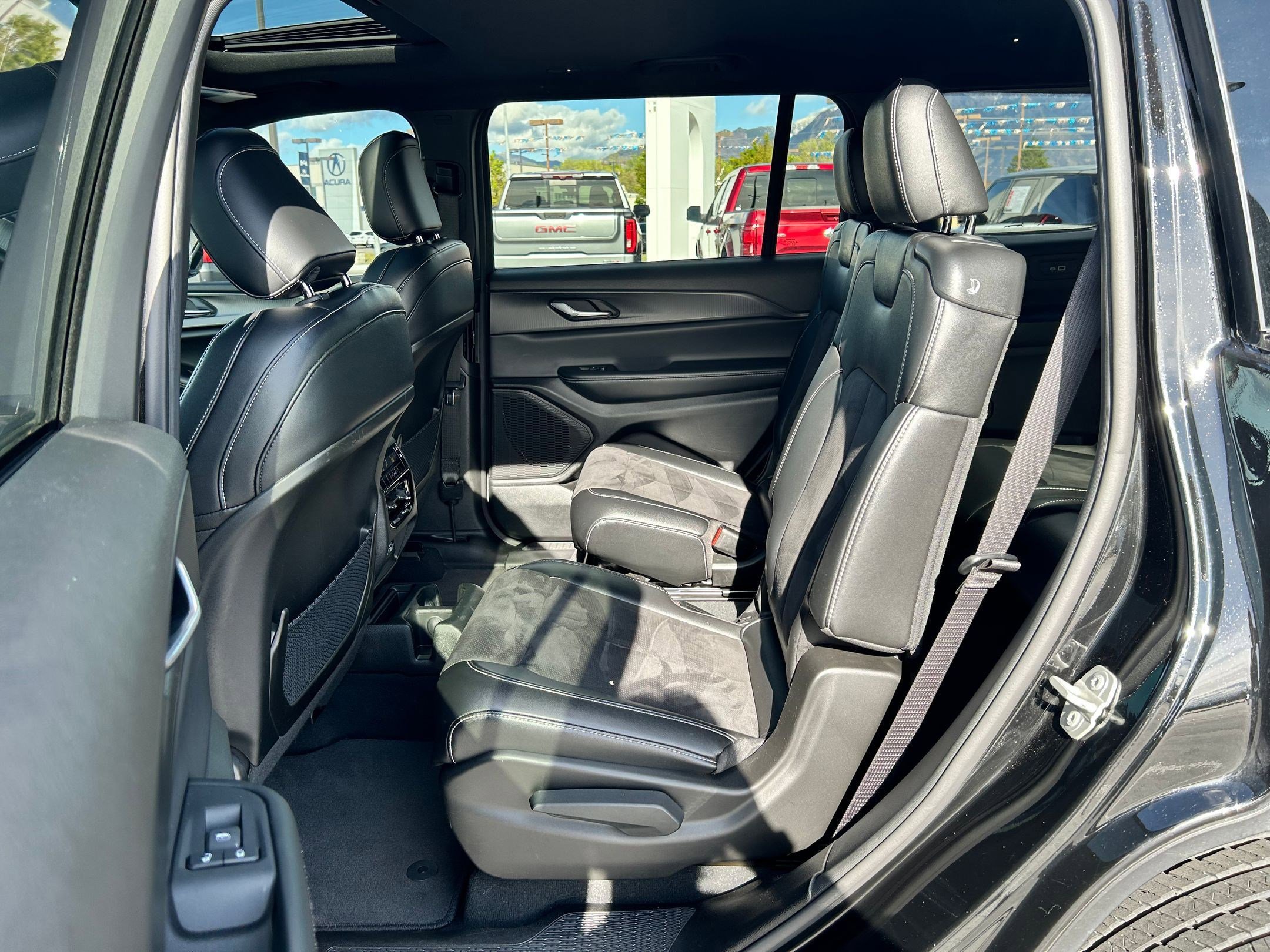 Used 2024 Jeep Grand Cherokee L Altitude image 23