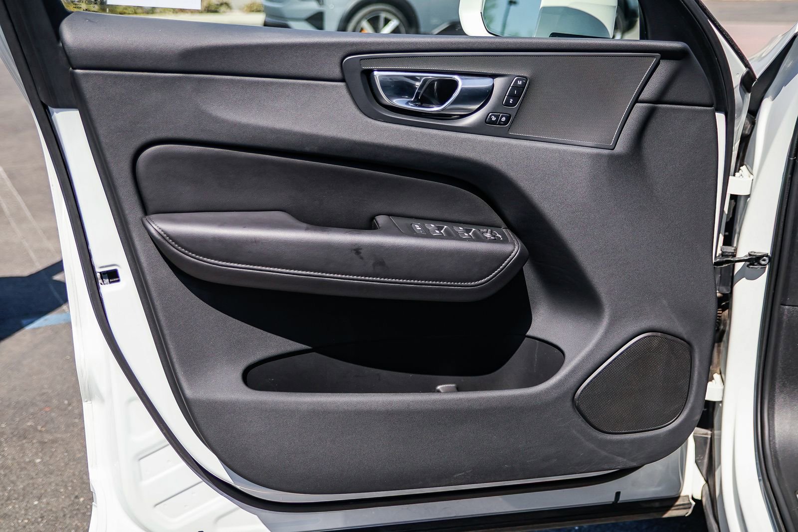 Used 2023 Volvo XC60 T8 Plus w/ Protection Package Premier image 23